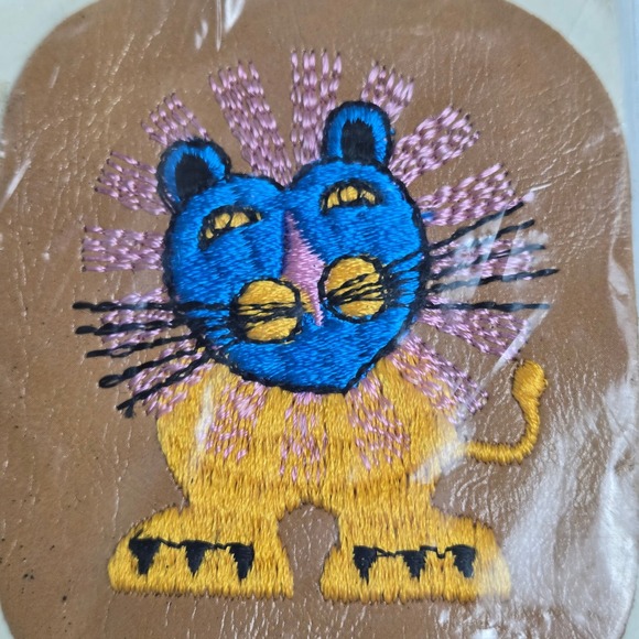 Vintage King's Patches Lion Sew On Patch, Embroidery, 4" x 3", 70s/80s NOS New - Picture 2 of 6